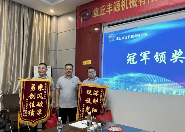 大家一起對行業(yè)案例進(jìn)行分析，討論行業(yè)開(kāi)發(fā)的策略，旨在深入了解客戶(hù)需求后，給不同行業(yè)客戶(hù)提供專(zhuān)業(yè)解決方案，與客戶(hù)一起成長(cháng)。