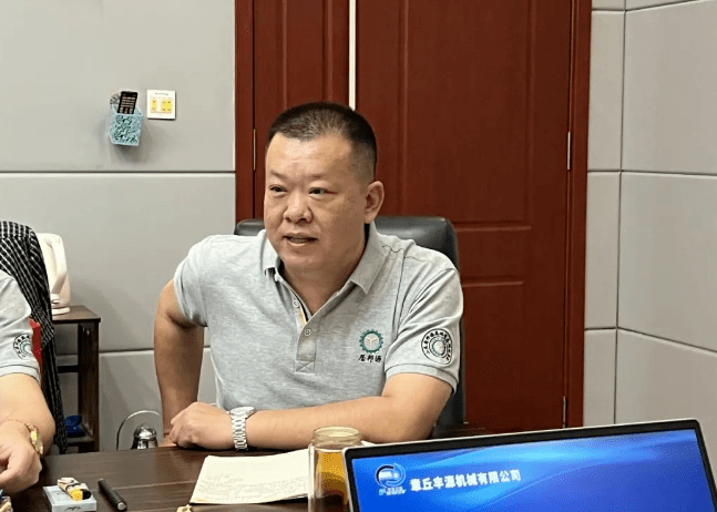 大家一起對行業(yè)案例進(jìn)行分析，討論行業(yè)開(kāi)發(fā)的策略，旨在深入了解客戶(hù)需求后，給不同行業(yè)客戶(hù)提供專(zhuān)業(yè)解決方案，與客戶(hù)一起成長(cháng)。